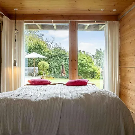 بيت للعطل Architect-designed House Near Gyldendal Harbour *